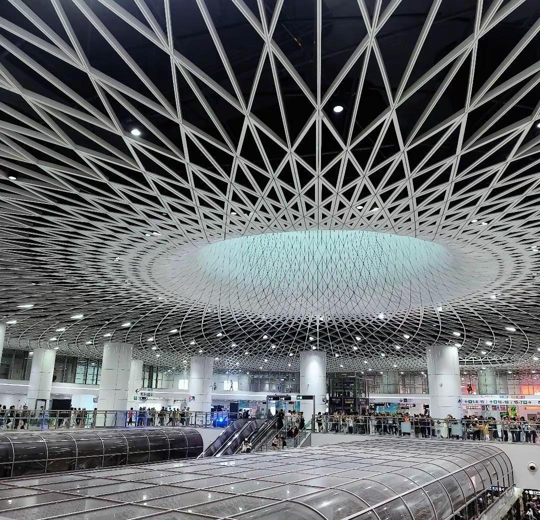 📍ShenZhen深圳之眼，岗厦北-亚洲最大地铁站国•惊鸿一瞥，未及全貌。
