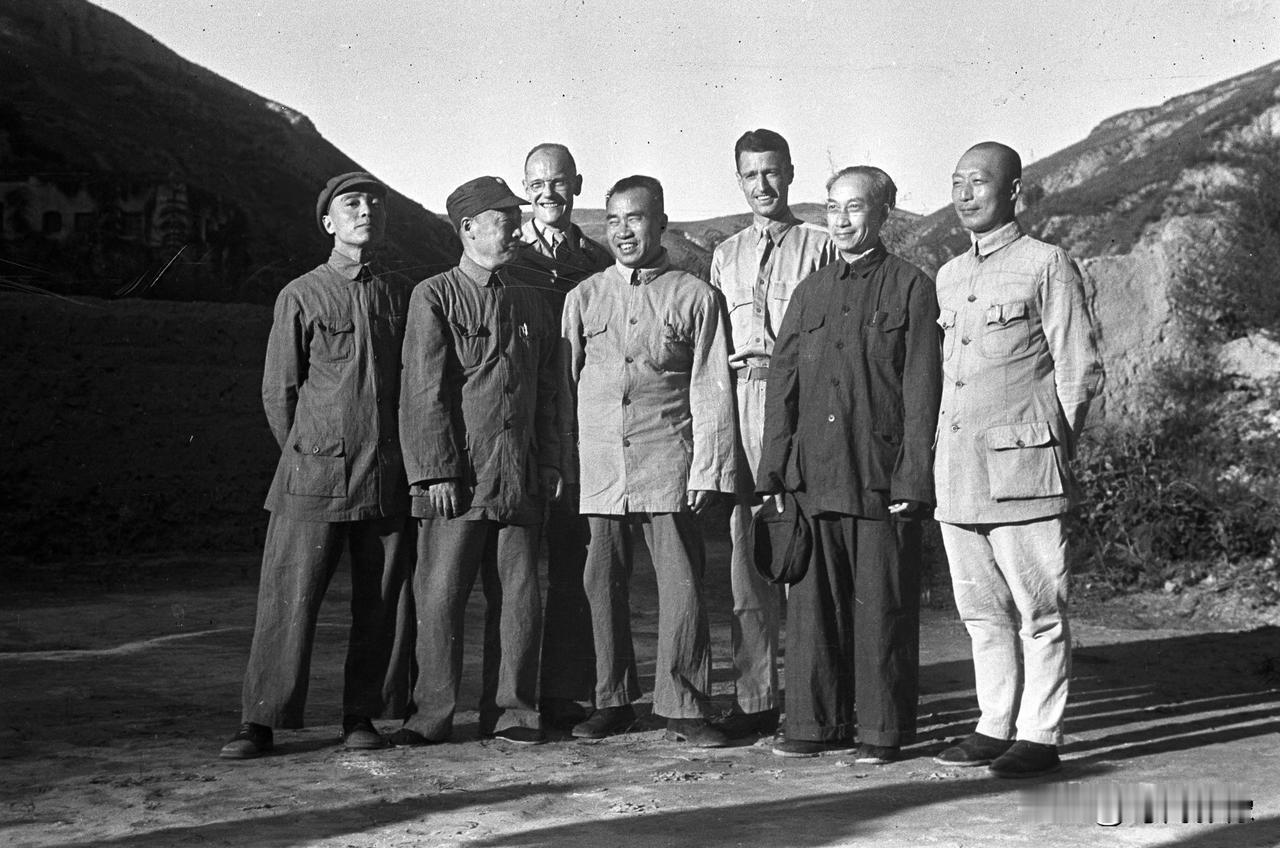 今天是聂荣臻元帅诞辰126周年，这些是聂帅在抗战时期的珍贵老照片。
      