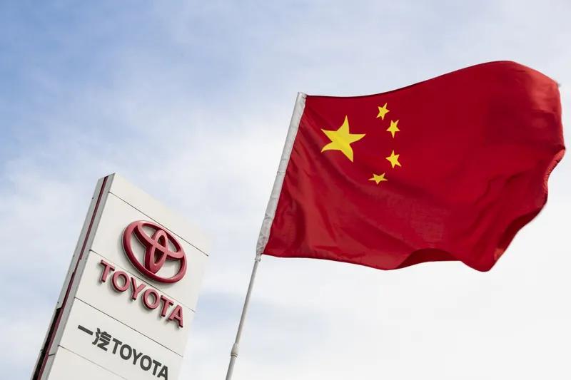 一汽丰田亚洲龙，
性能卓越敢称雄。
传承经典增时尚，
节油声柔行顺风。