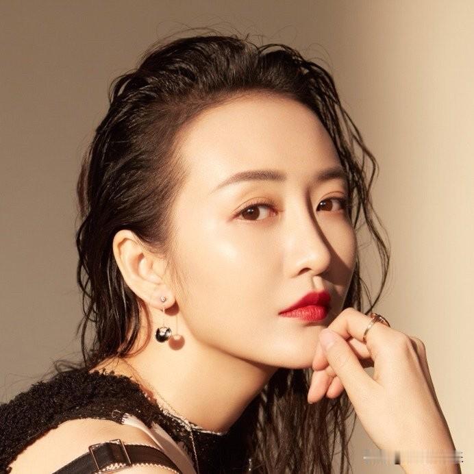 王鸥，杨蓉，唐艺昕
毛晓彤，江疏影，黄圣依
戚薇，刘诗诗，董璇
作为撑起国产影视