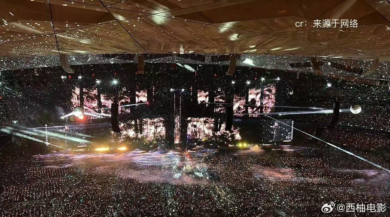 陶喆北京限定星空穹顶救命！陶喆北京演唱会这星空穹顶绝了！唱到那句歌词时，星光+蝴