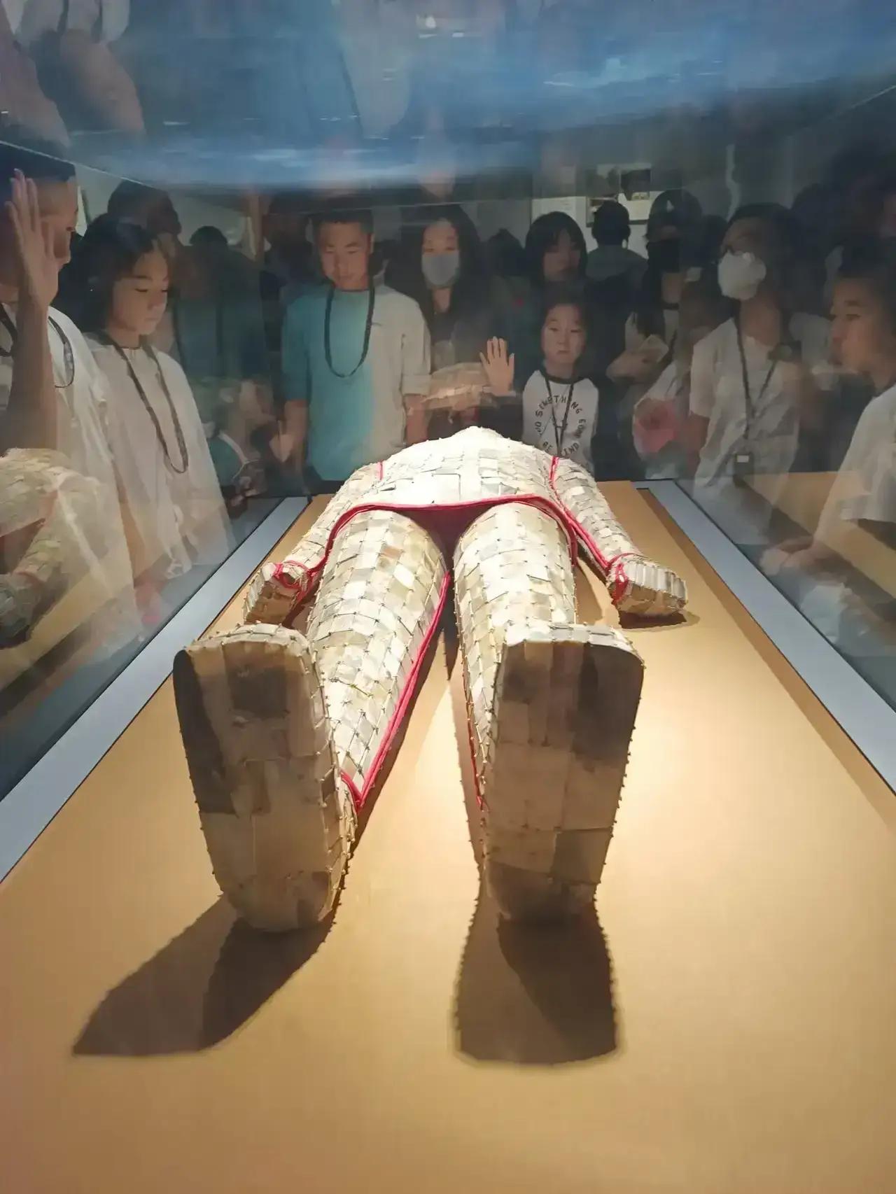 我去年国庆小长假游览参观了中国三大博物馆之一的南京博物院。

南京博物院有很多珍
