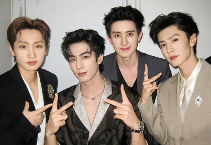 汪苏泷宋威龙敖瑞鹏陈哲远合照陈哲远汪苏泷宋威龙敖瑞鹏合照汪苏泷宋威龙敖瑞鹏陈哲远