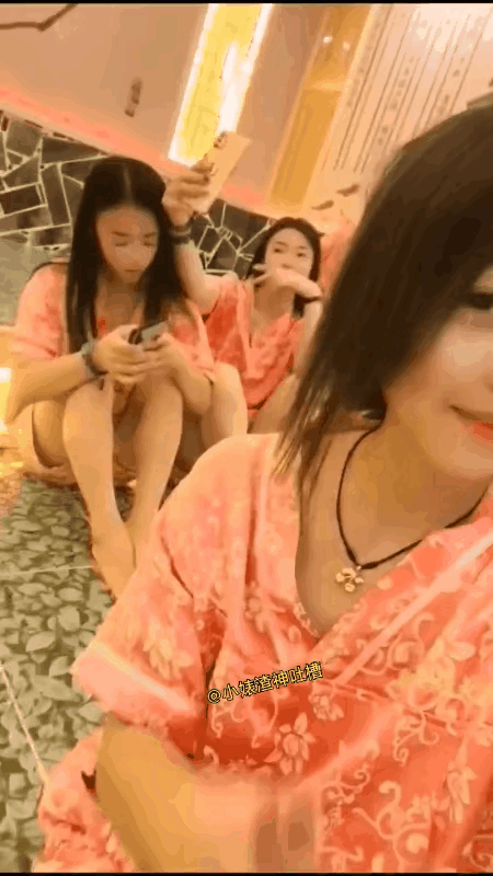 女生不怕热真厉害👍