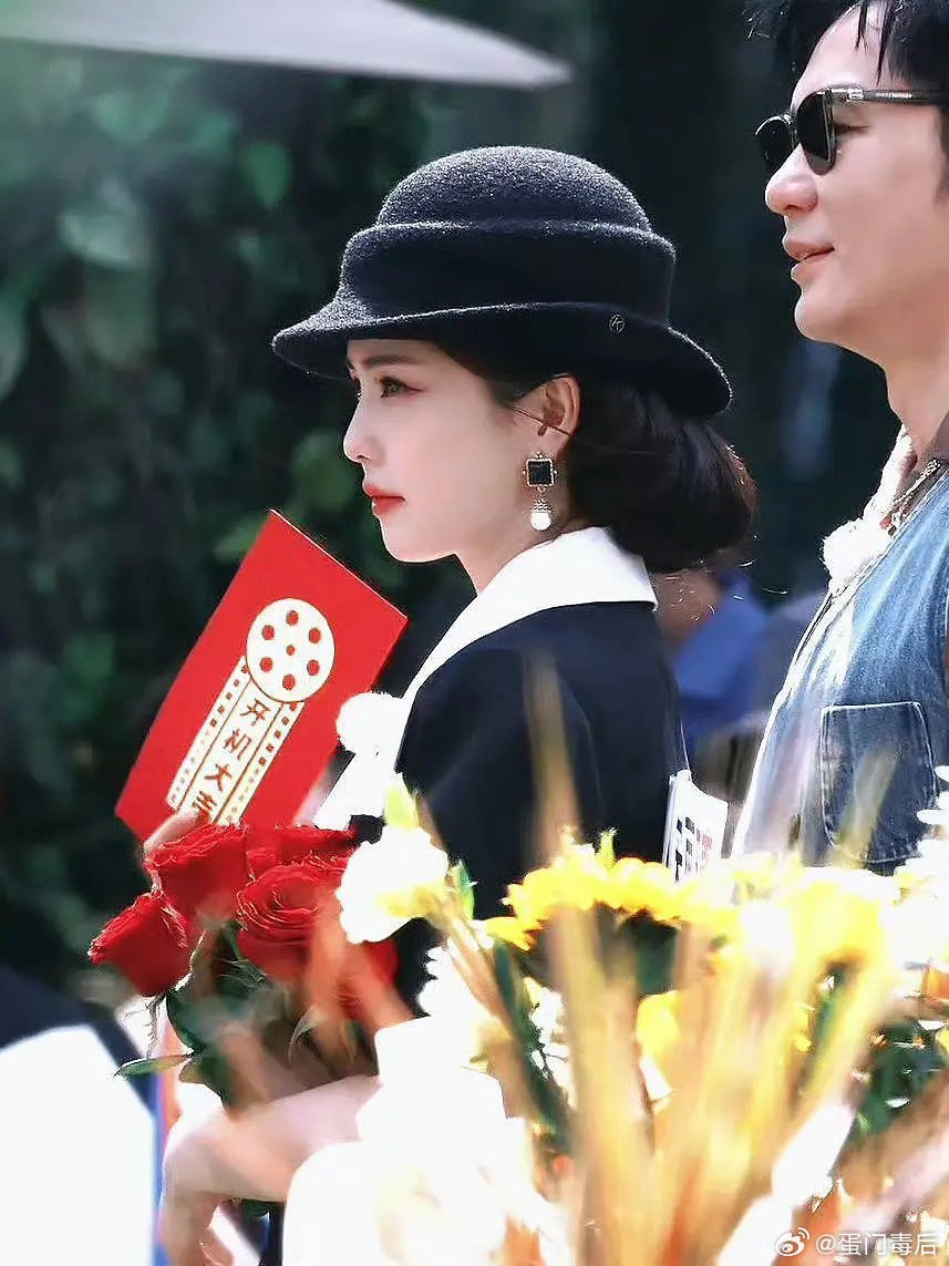 白鹿真的是红气养人，越来越漂亮了 