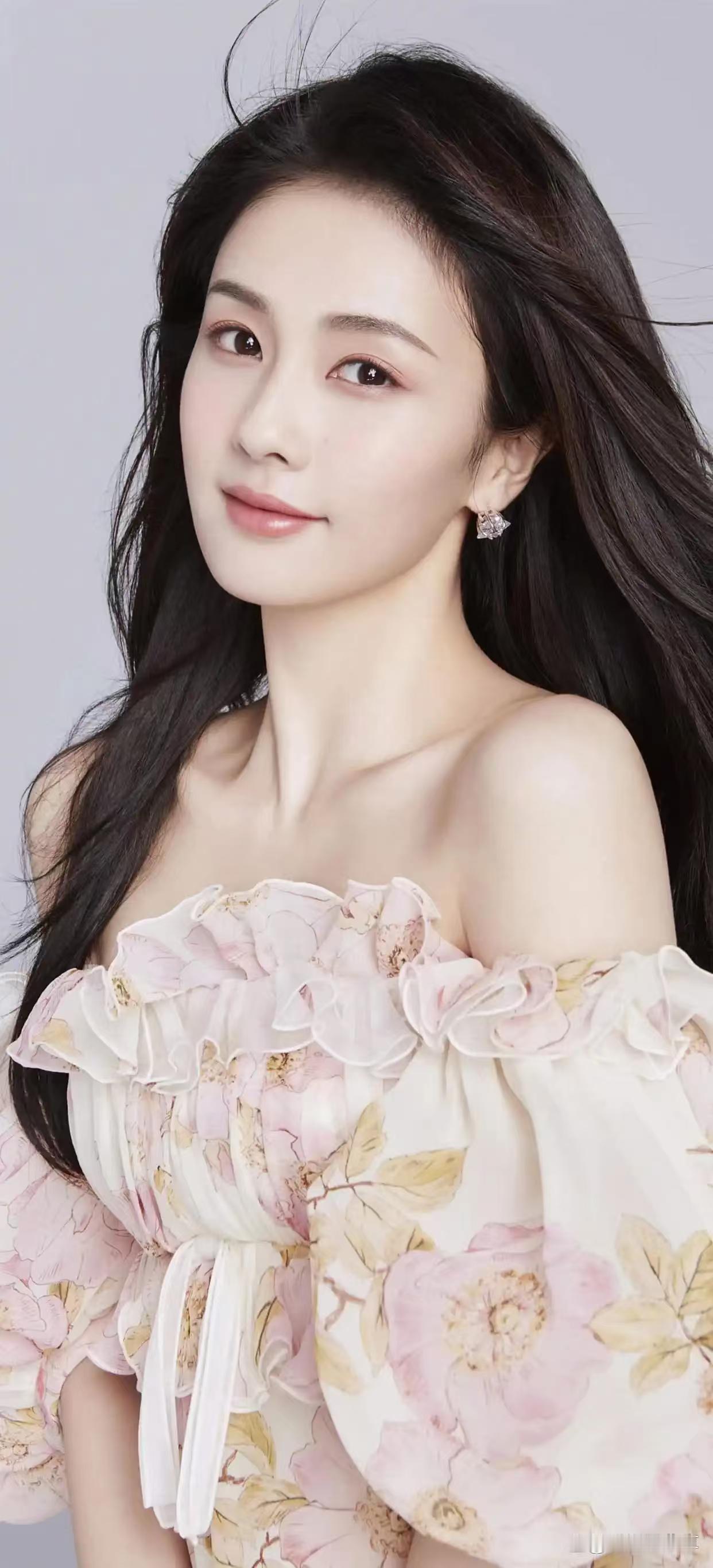 曝白鹿提名金鹰奖最佳女主网传白鹿凭借年代剧《北上》冲击金鹰奖最佳女主，消息迅速出