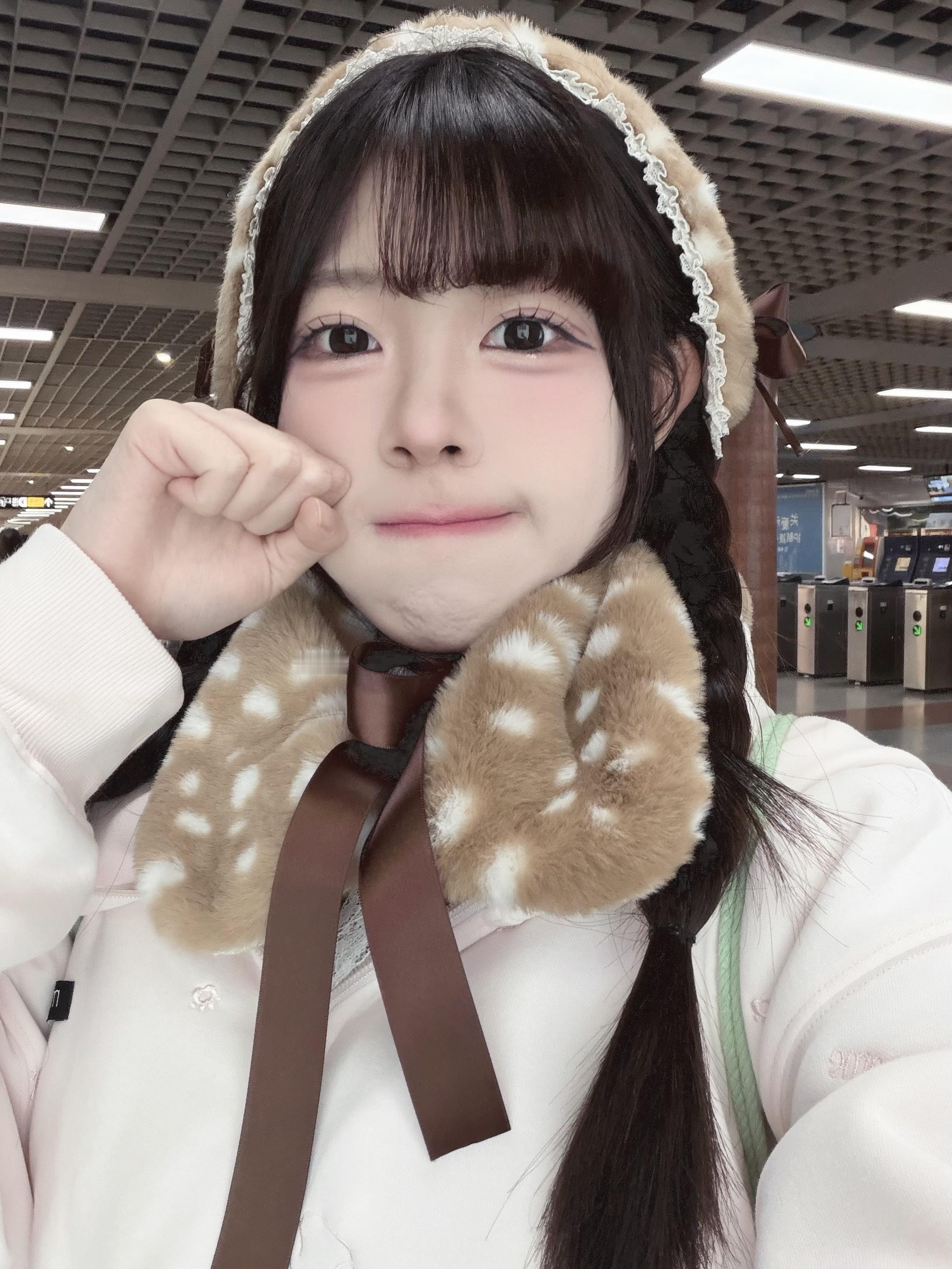 冷冷冷…🥺但偶还是跟新朋友出门丸辣！开心之！🫣其实我里面是一个很可爱的小斗篷