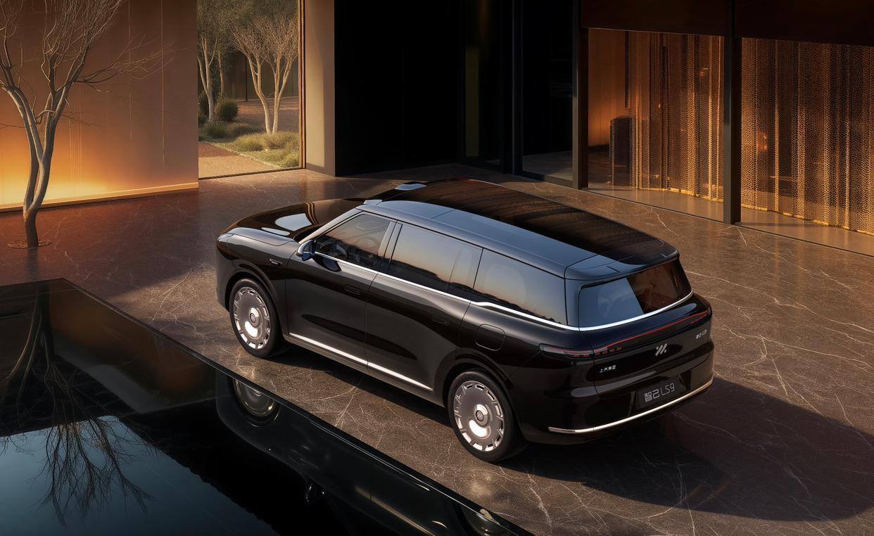 为啥智己LS9是30万级别的翘楚？

  三零重力座椅，全球首搭4D机械按摩座椅