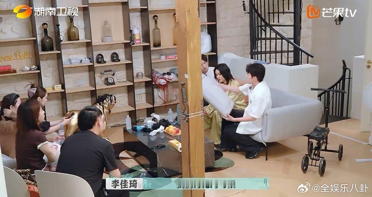 李佳琦国货出海卖给谁很重要巴黎合伙人 初期营业结束，李佳琦发现顾客大多是中国同胞