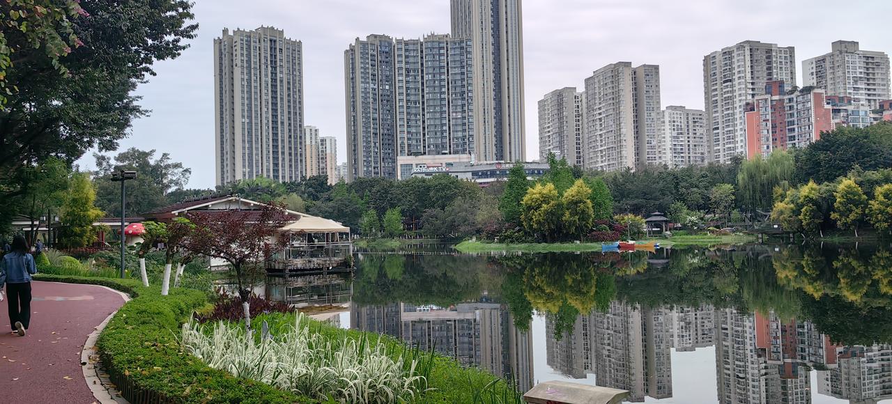 [吃瓜群众]大渡口公园，在我渡区城区中心，很不错吧[思考]其实，我觉得应该叫“翠