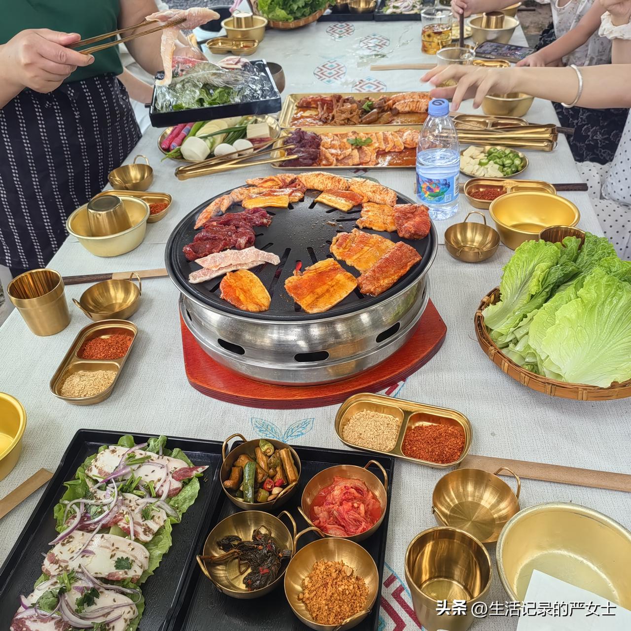 今天是老公的生日。早上6:30我就准时起床，煎了两个鸡蛋，给他煮了一碗长寿面。