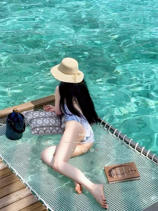 Sunbathing with manta🥽