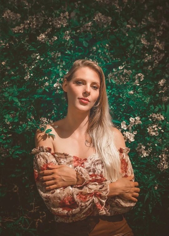 成为大人的过程好恶心要学会假装懂事、藏起情绪、咽下委屈，要在利益里权衡，在人情里