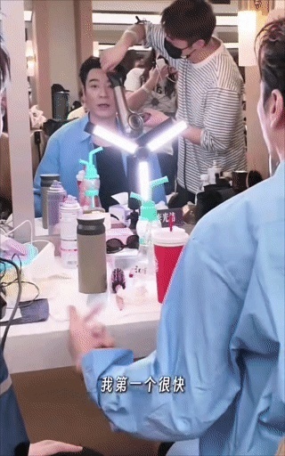 李光洁披哥收弟机披荆斩棘李光洁李光洁这台收弟机持续营业，年轻弟弟们都很吃他的相处