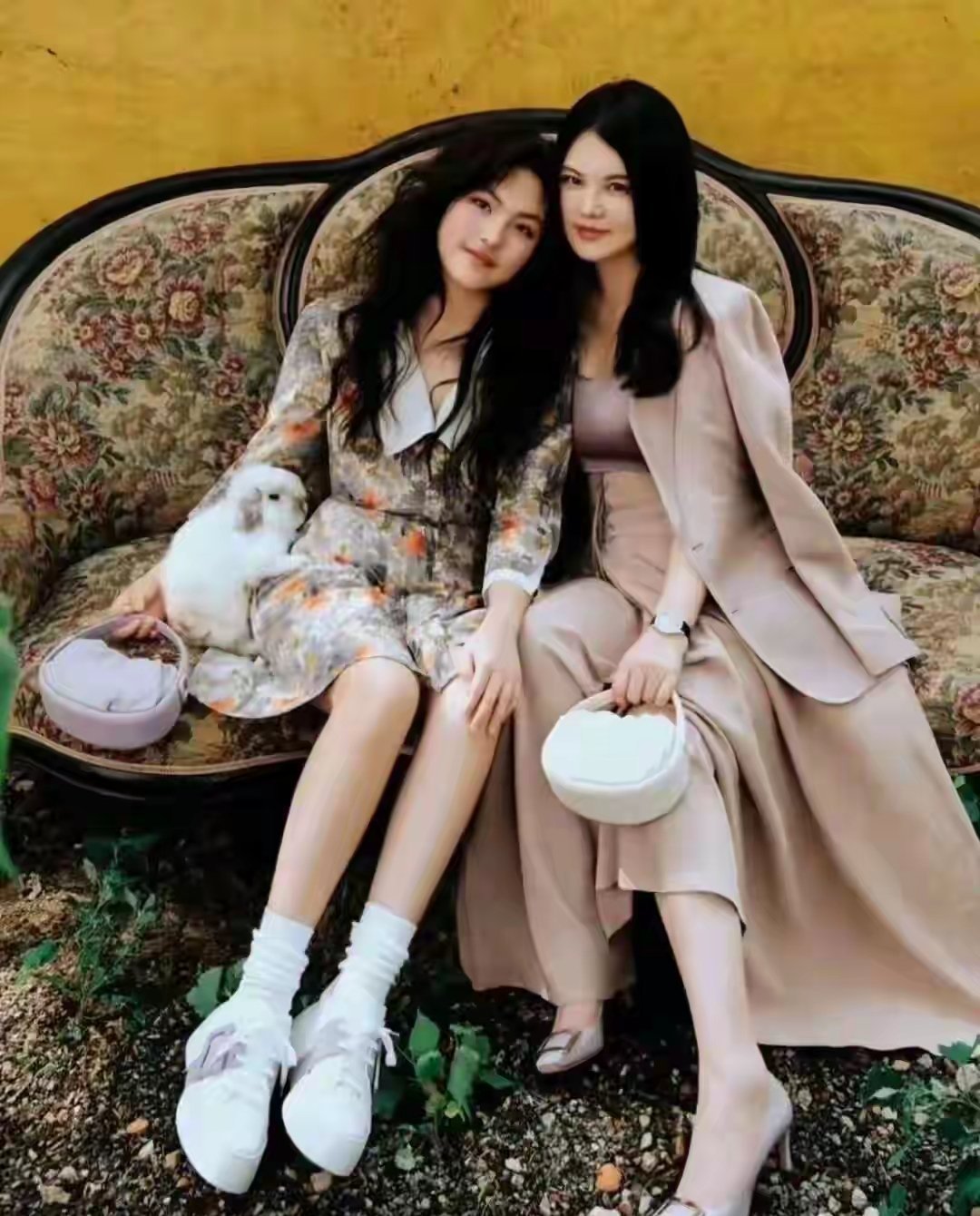 暴瘦下来的李湘和女儿长得一模一样啊！！ 