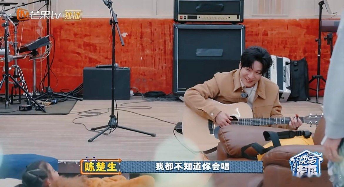 陈楚生画画合唱心都被净化了 陈楚生的温柔属性在发光！和小朋友的画画合唱太有爱，听