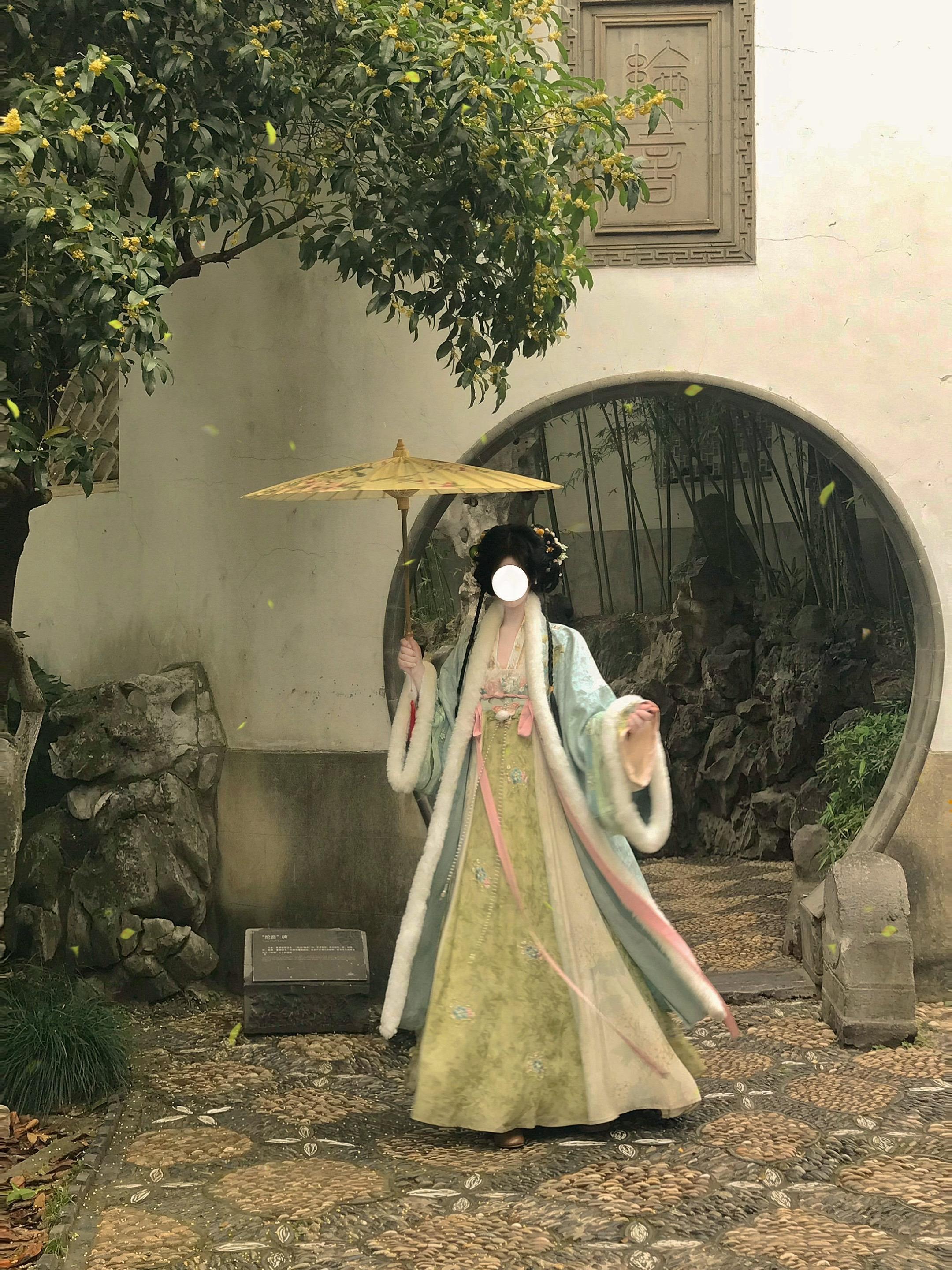 “才始送春归，又送君归去”