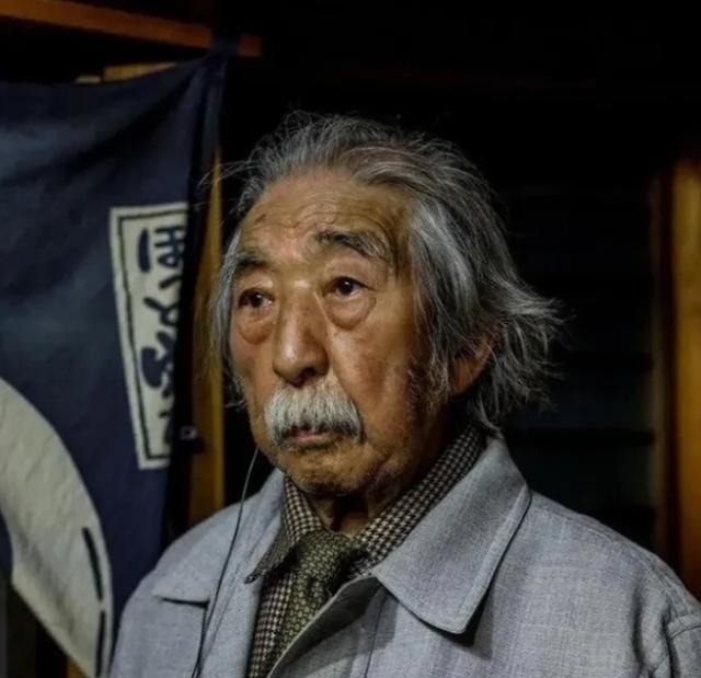 91岁的日本老兵，曾对着镜头说：如果中日再开战，我还想去。记者追问为什么，他理直