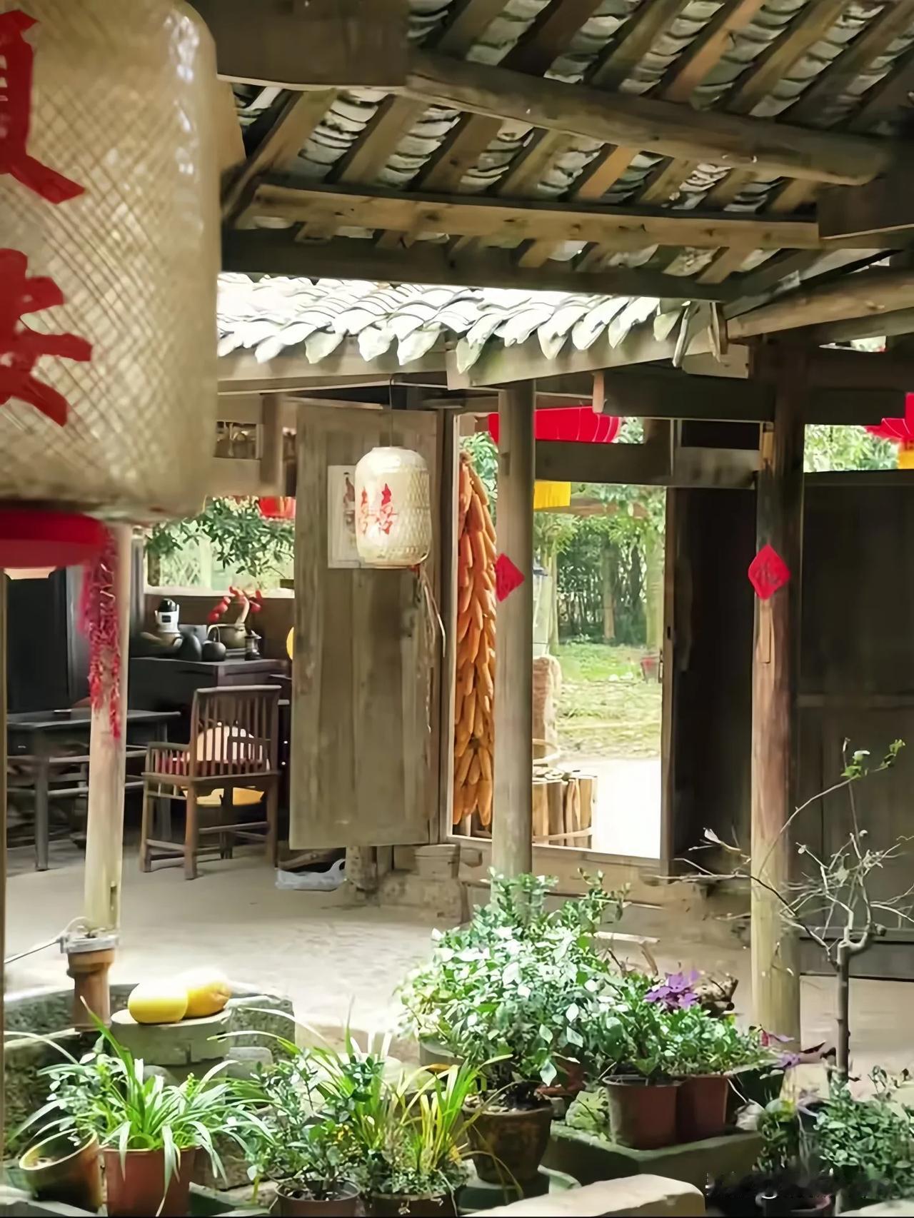 《一半烟火，一半清欢》

当五月的风，

轻柔地拂过城市与山野的边界，

五一，