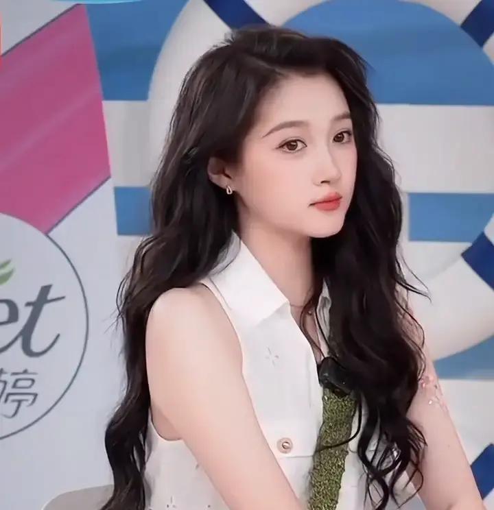 真相是：全网的狂欢，只建立在5%的事实上。
一场被剪辑的玩笑，一份被忽略的声明。