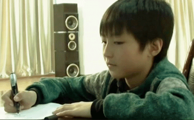 真的不想看到张杰、谢娜、薛之谦这一代明星的八卦了，都即将年过半百的人了，还在扯裤