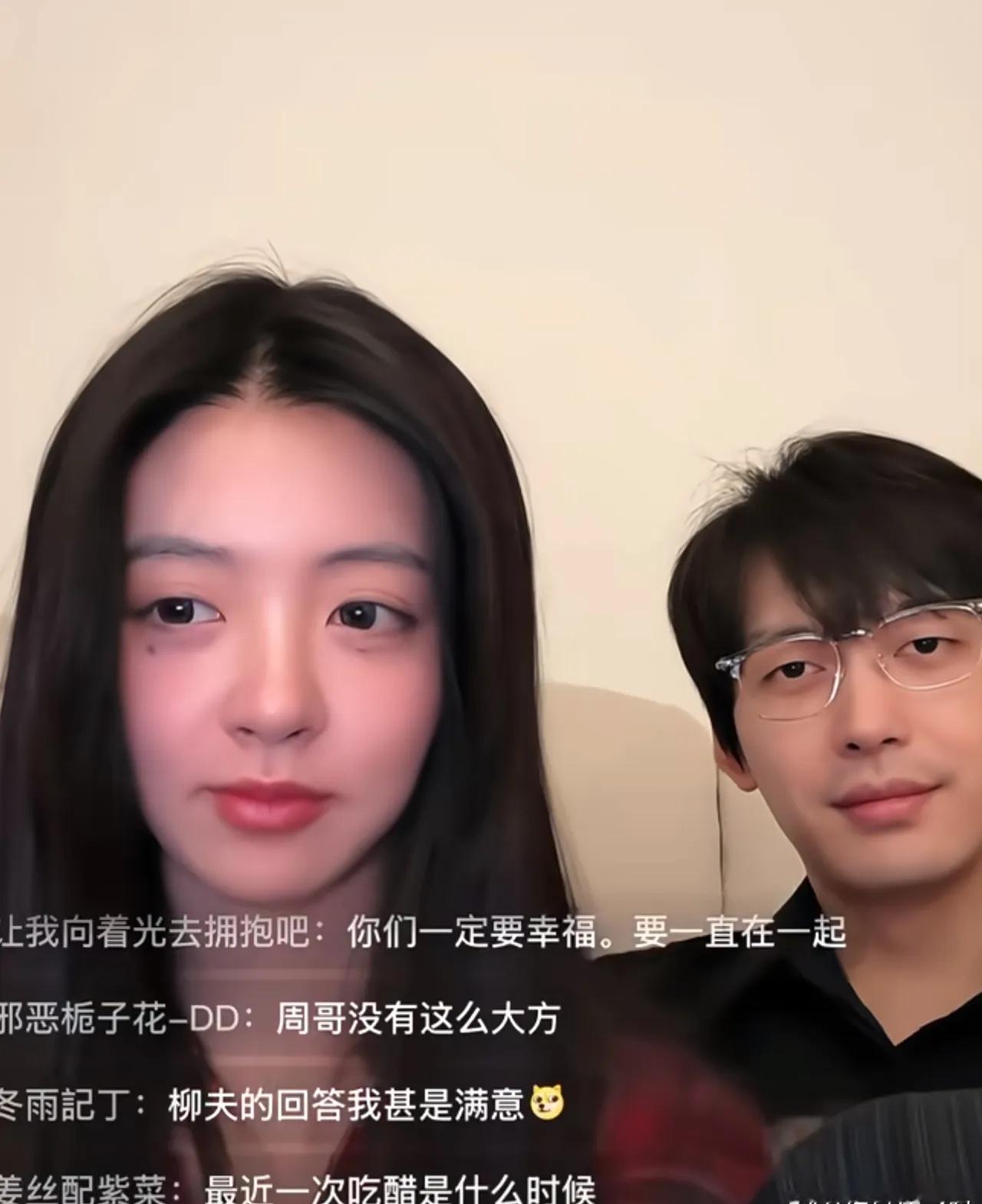 柳柳直播的细节真的很戳人✨周佑凌游戏输了，弹幕起哄让他叫姐姐，他回复语气略带冲劲