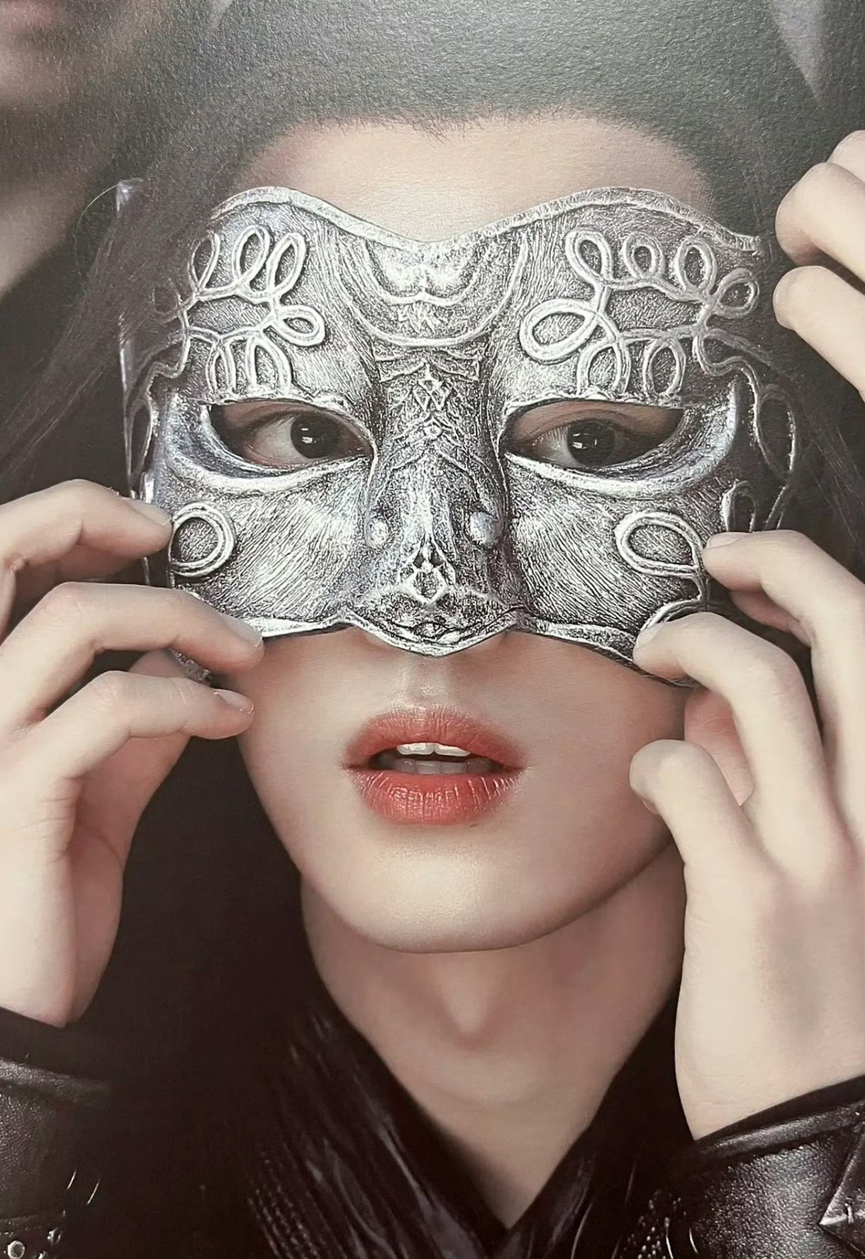 戴面具也超漂亮