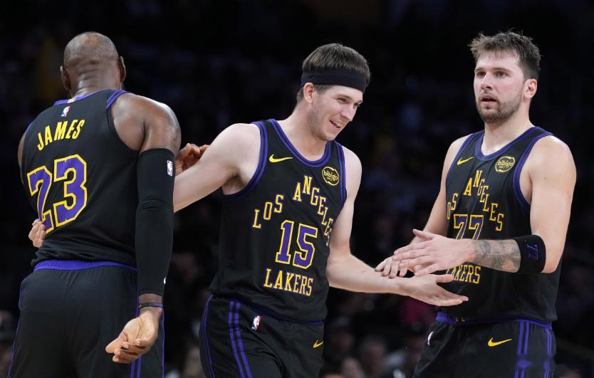 近日，湖人后卫里夫斯接受了记者Brandon Robinson的采访。你这个赛季