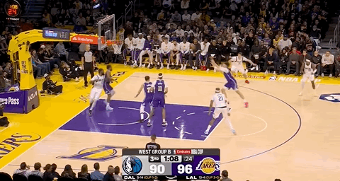 下快攻可不容易！

今天湖人队的比赛又有让人叹为观止的快攻配合。第三节最后1分0