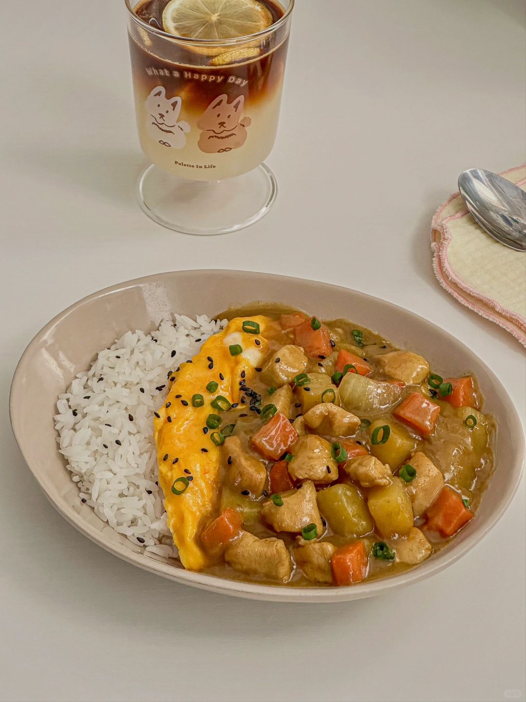 ☀️一人食🥄土豆咖喱鸡盖饭🥣油柑美式🥤