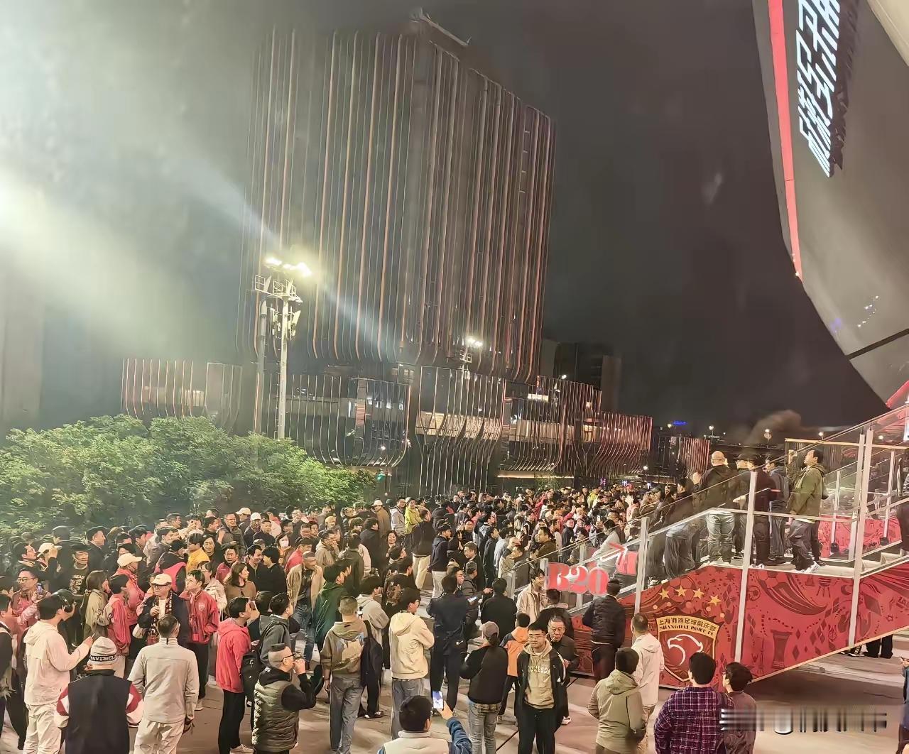 别老盯着同城对手，眼光放远一点，比如西南方向……