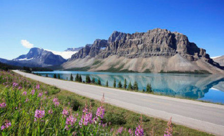 夏天的落基山脉。自然风光