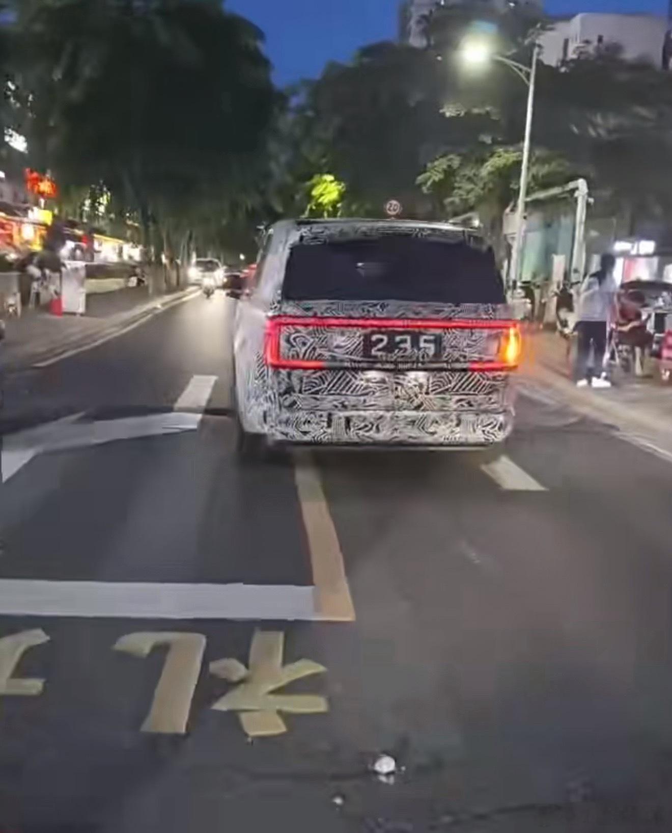小米昆仑系列增程SUV的尾灯和转向灯，目前最清晰的照片了，看来要去伪装了小米汽车