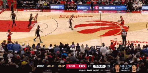 真是三拳打死老师傅啊
猛龙这帮小年轻不仅在防守上给骑士压迫感十足，而且进攻上的冲