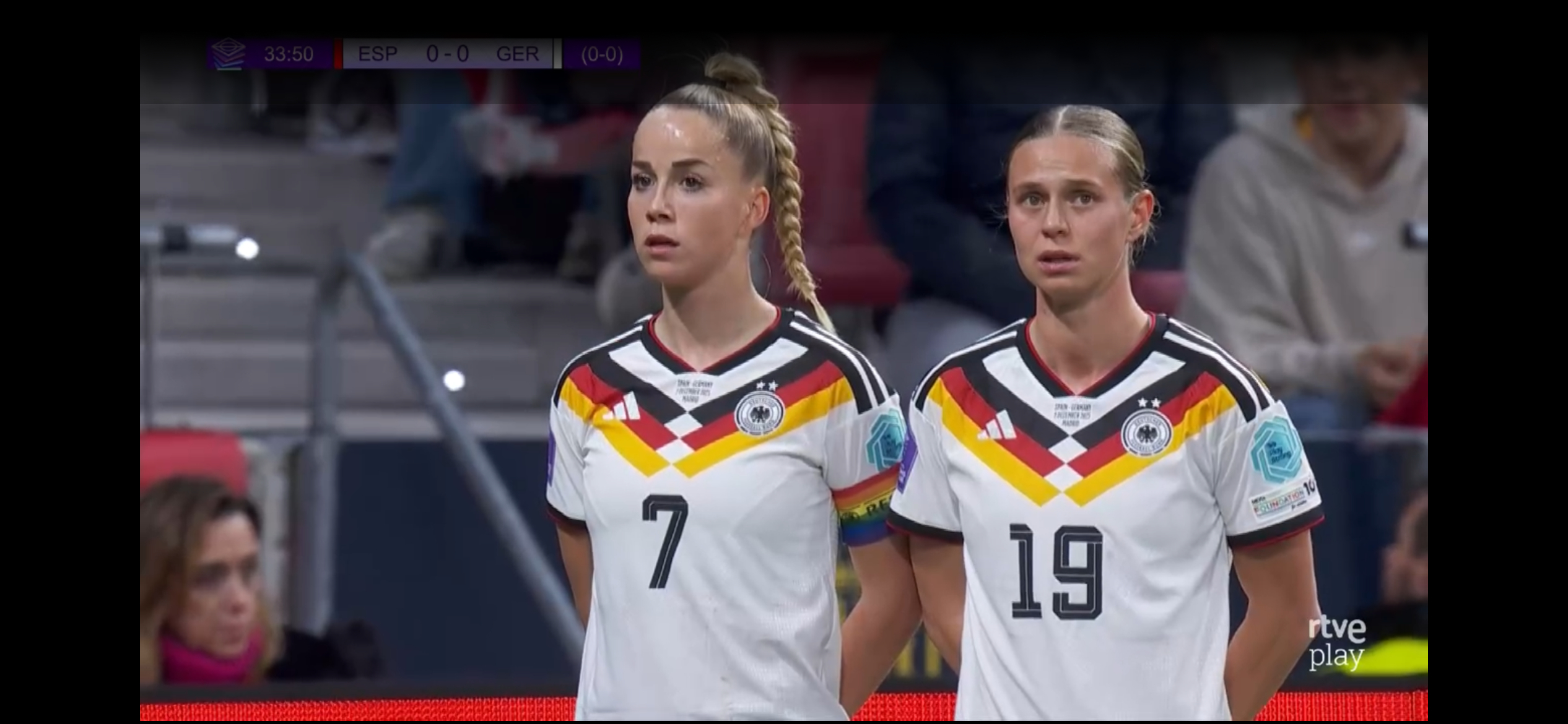 这个对赛章的位置，有点……猎奇？ 