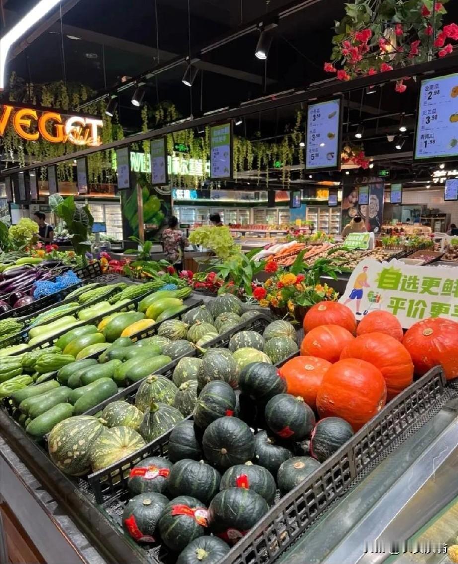 近一段时期，网上不断出现骂市场经济的声音，说是市场经济带来的内卷，大量失业，人们