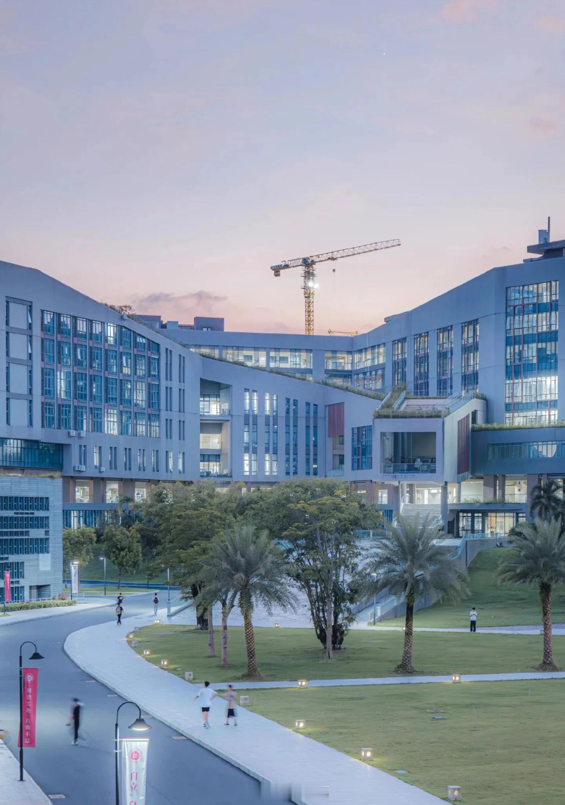 这样的大学，谁能不爱呢~  ​​​