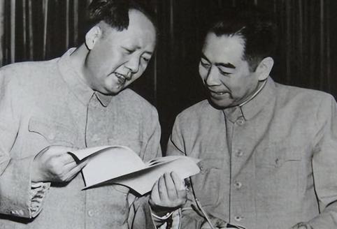 关于周总理，有个奇怪的现象，就是他从来都没有叫毛主席叫过“老毛”，现在有很多电视