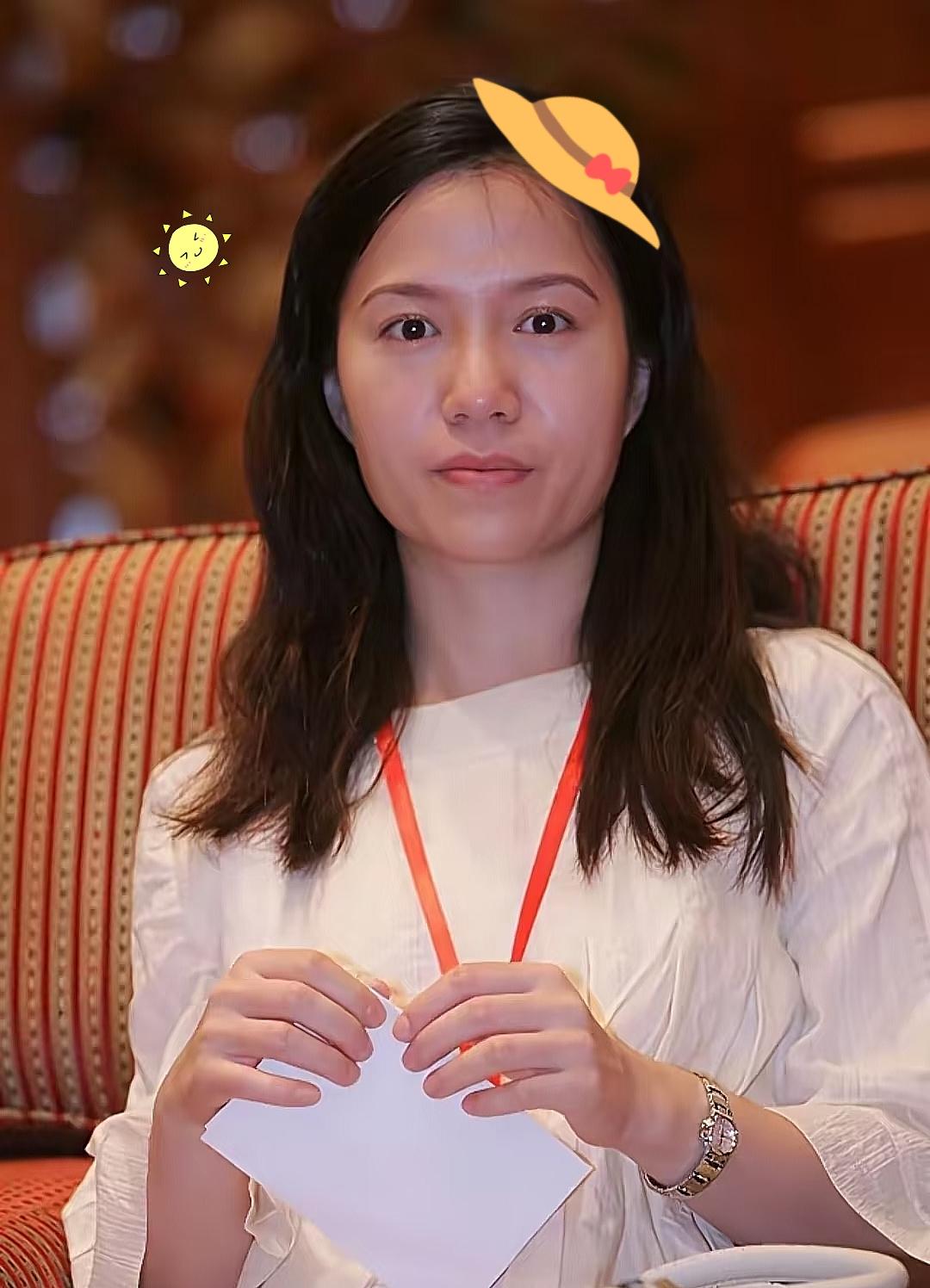 剑桥大学向翁帆发出了邀请函！根据最新消息，剑桥大学丘吉尔学院已向翁帆发出访问学者