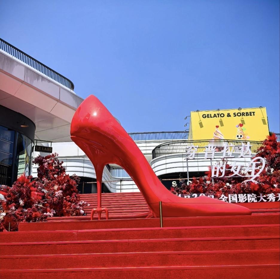 分享一下今日感悟很好奇《穿普拉达的女王》有多好看，竟然于20年后又拍摄了《穿普拉