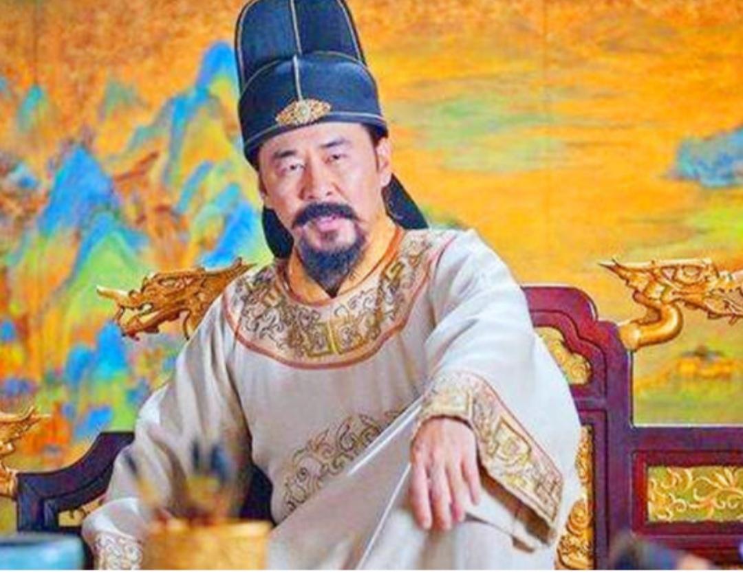 在浩瀚的历史长河中，常有人以“英雄豪杰”来定义时代的变迁。然而，真正能左右天下格