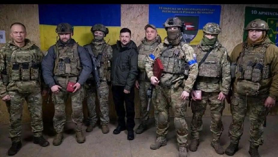 美国和乌克兰达成20点和平计划
美国和俄罗斯达成28点和平计划

可怜的乌克兰，