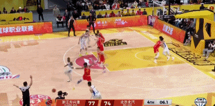 曾凡博遇上胡金秋突然不灵了。上场26分钟，10投仅2中，3分球五中0，正负值-8