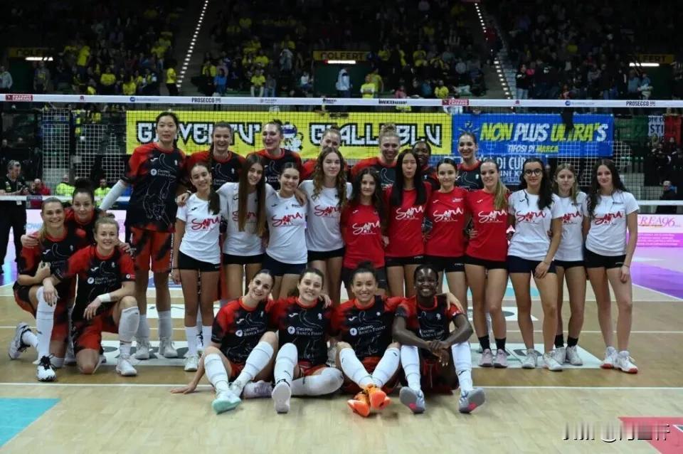 圣诞夜意甲燃爆中国德比！朱婷MVP率队取胜，庄宇珊送礼暖心，女排传承太好哭
 