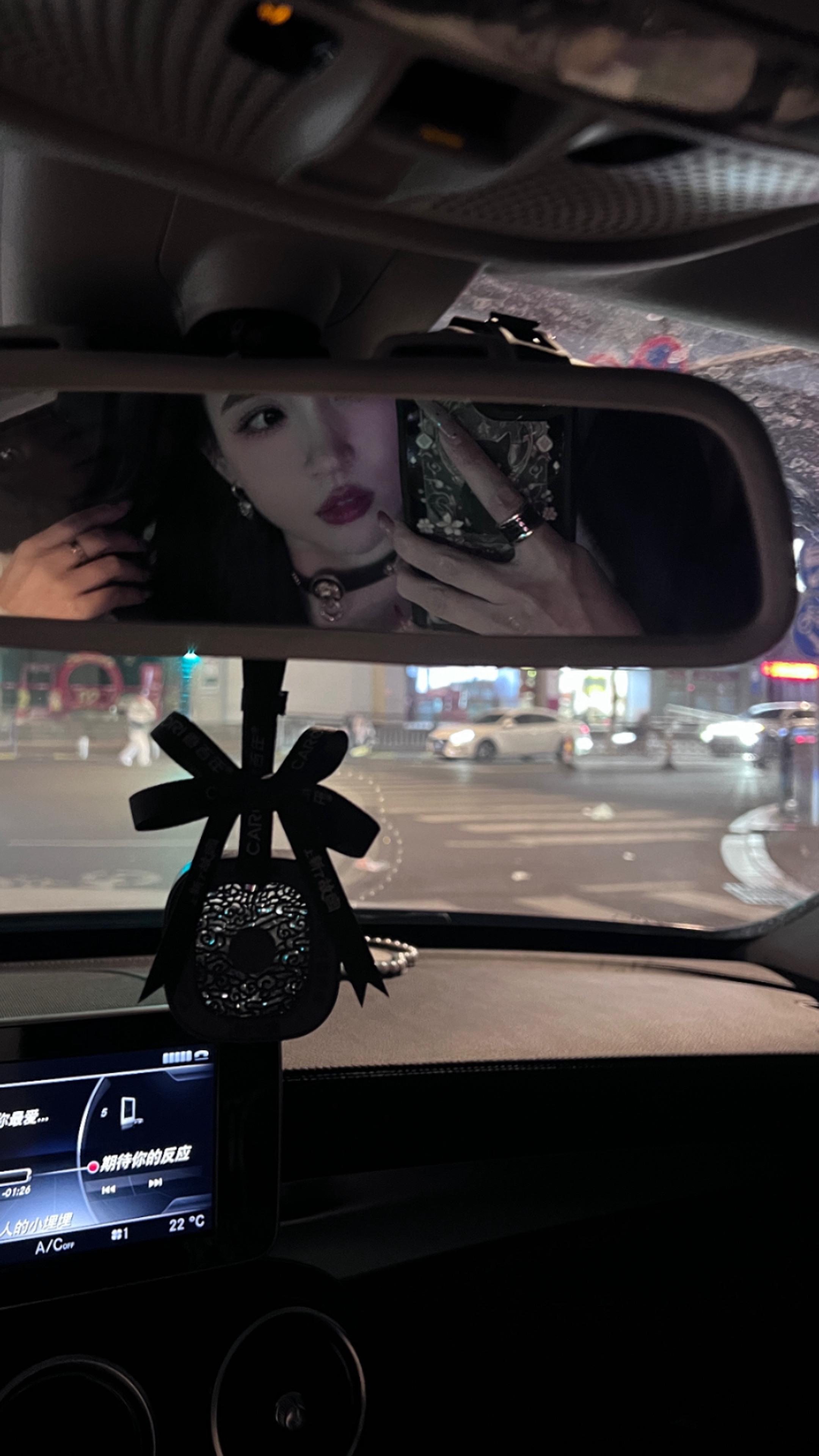 我的择偶标准是长得像你性格像你