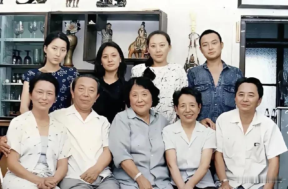 都说这照片里有邓婕老师，你能一眼看出来吗[奸笑]