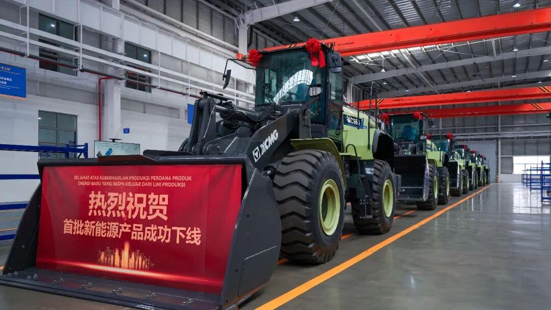 据报道，徐工印尼公司落成投产仪式在印尼纬达贝工业园区举办，徐工全球首座海外新能源