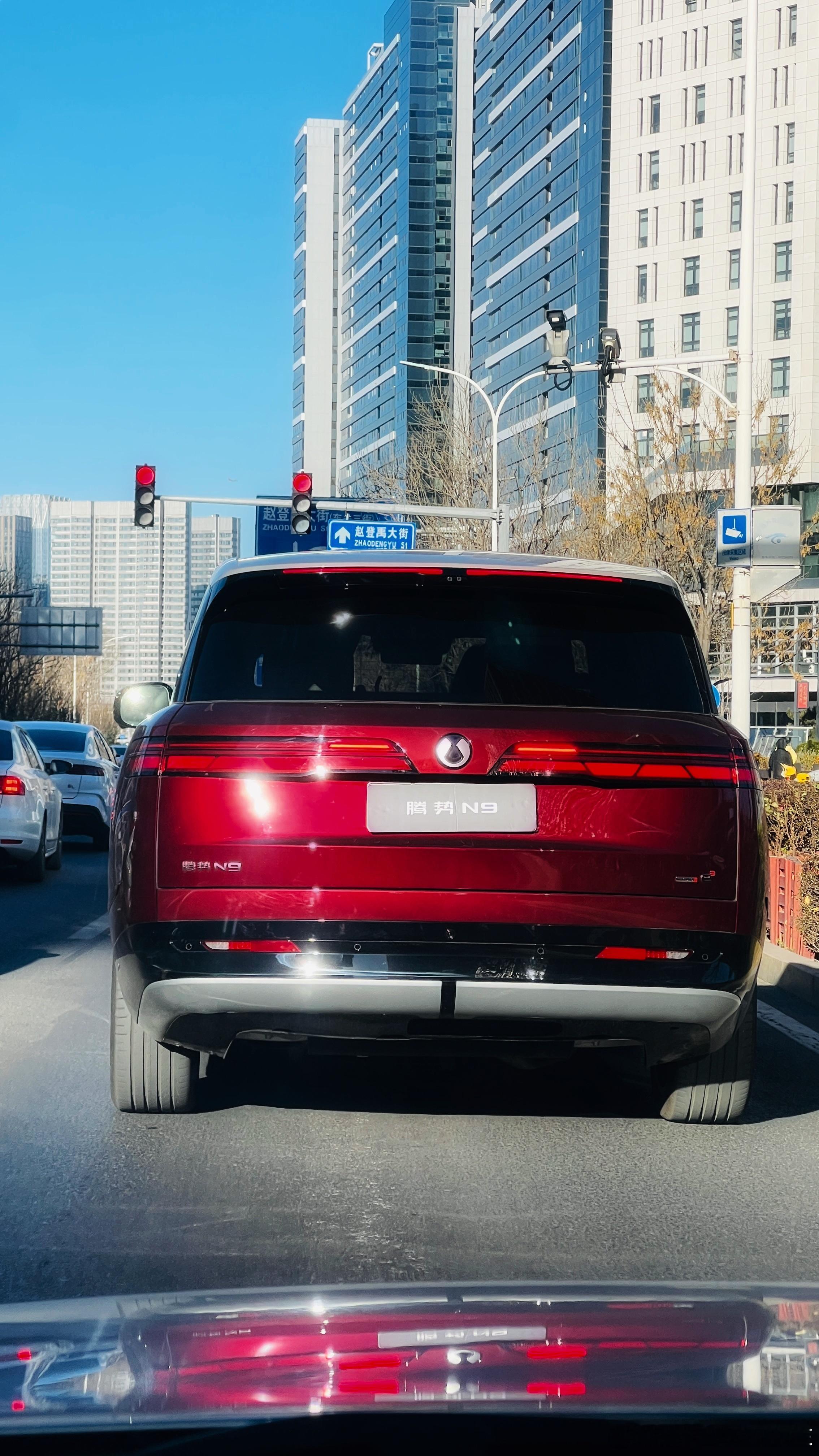 腾势N9 这是什么红？太艳丽了！女孩子们喜欢吗？我与汽车的日常