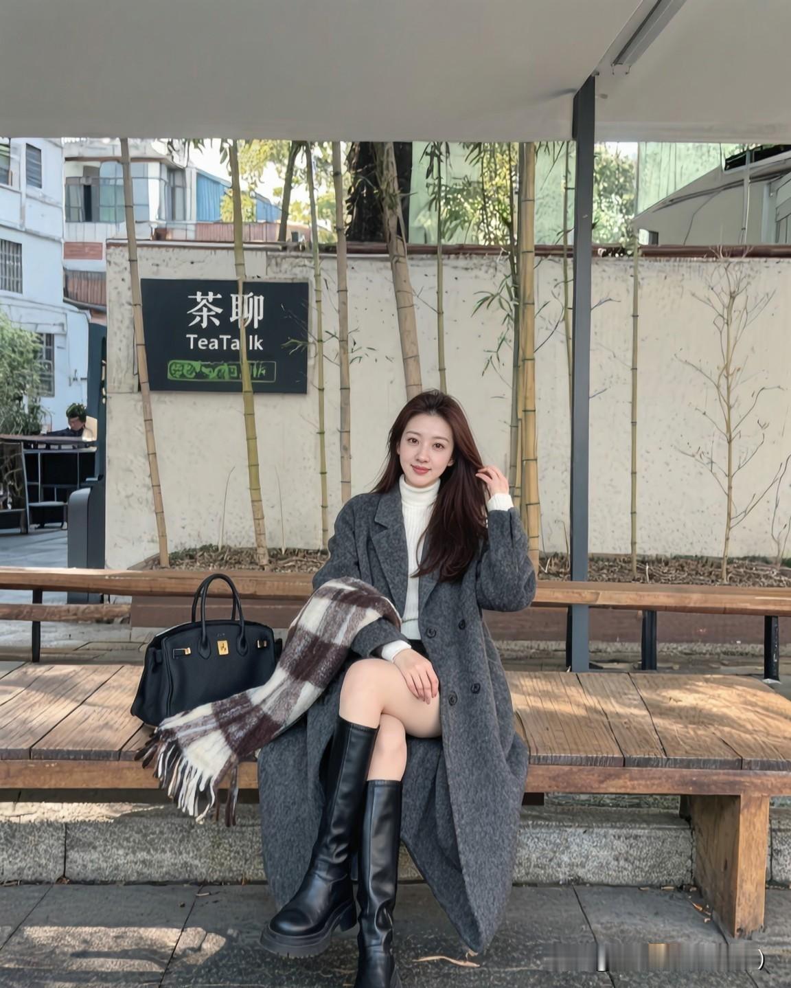 男人给女人的最好聘礼，
不是金银珠宝，
而是用一生的迁就，
呵护她的敏感；
用长