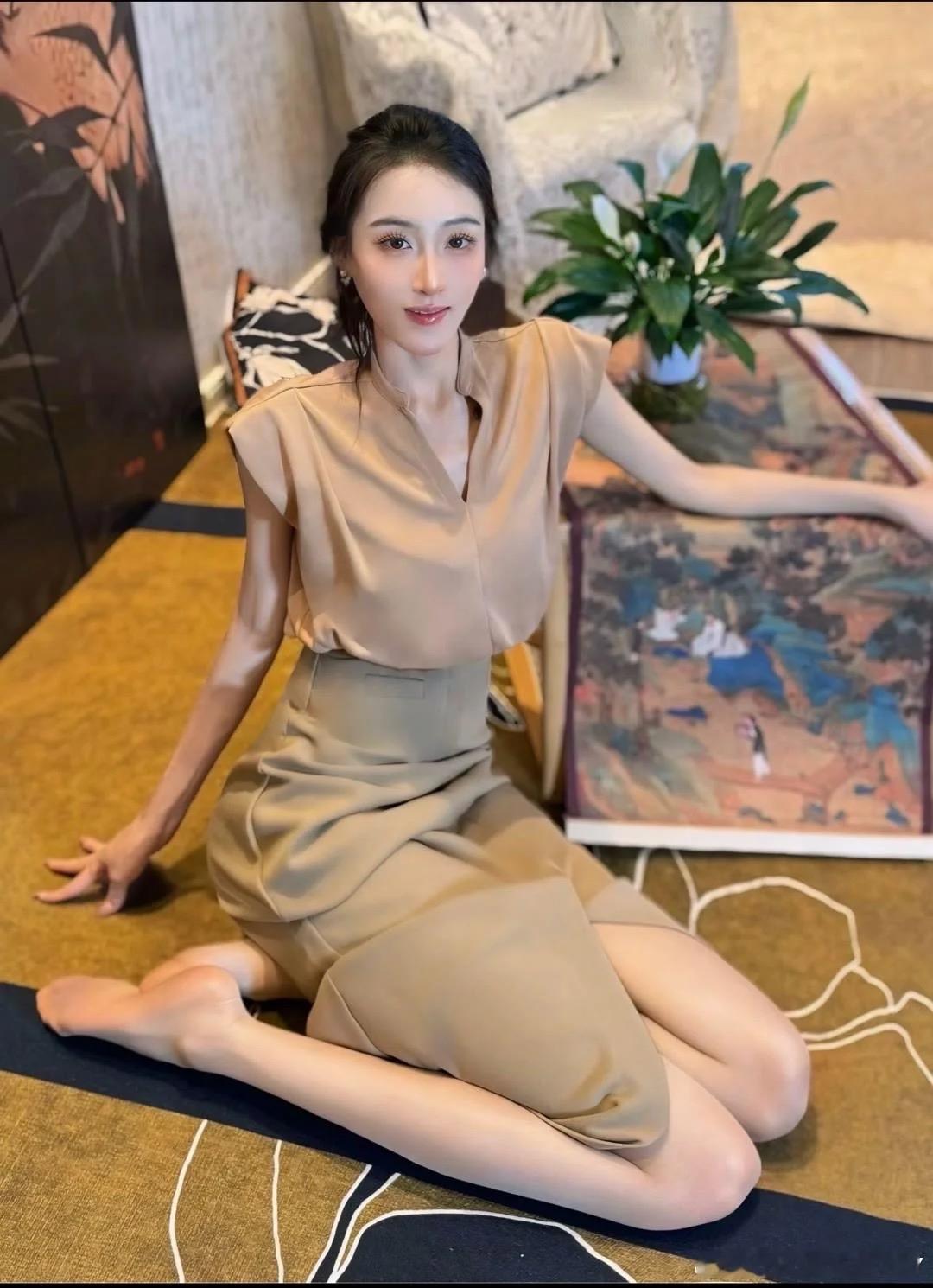 低头不是认输，是要看清自己的路，仰头不是骄傲，是要看见自己的天空。